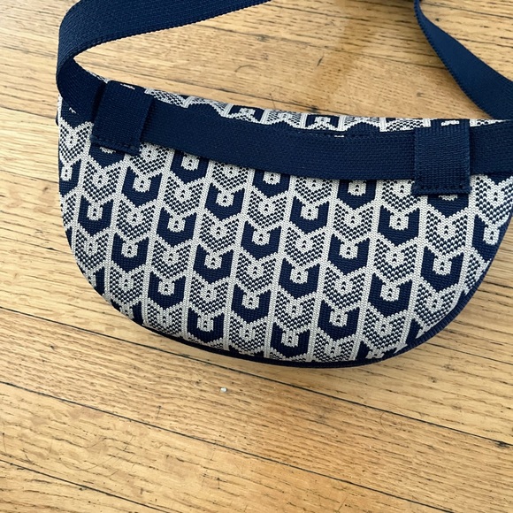 Rothy’s Adjustable Fanny Pack - Rare! - Picture 3 of 4